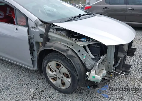 2015 Honda Civic Lx z USA, uszkodzony, nr VIN 19XFB2F52FE227385